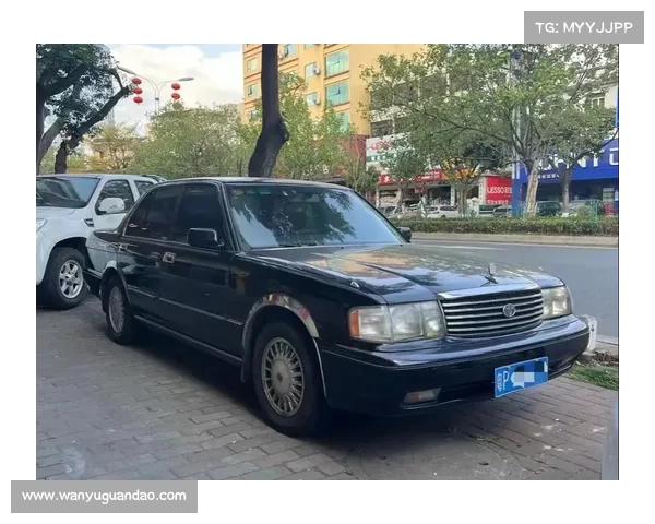 90年代的丰田荣耀 实拍1992年皇冠133